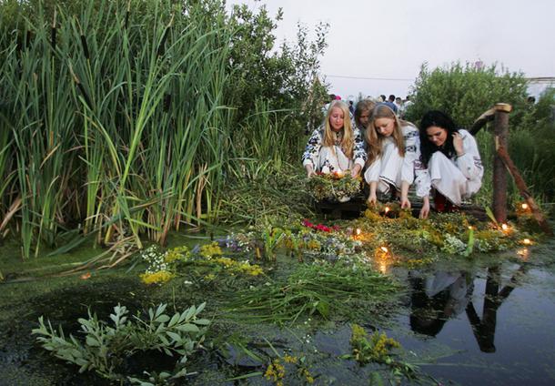 Zemljišta i ceremonije za Ivan Kupala