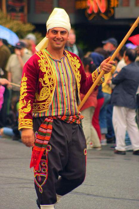 Što izgleda turski nacionalni kostim?